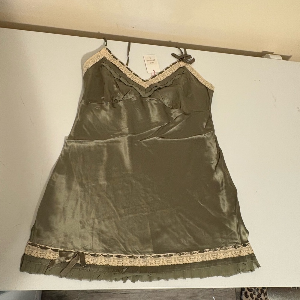 100% Silk Gold Hawk Phantom Green Tunic Slip dress with ruffle trim size M NWT